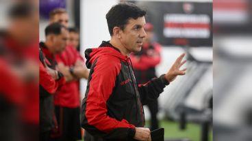 Larriera condujo su primer entrenamiento como técnico leproso.