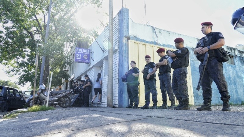 El pasado jueves un total de 25 presos se fugaron de la comisaría 21, y al momento 14 fueron recapturados.