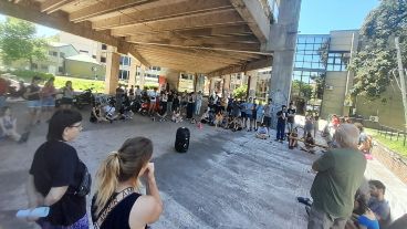 La asamblea realizada este martes antes del mediodía por trabajadores del Conicet Rosario