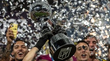 La copa que ganó Central.