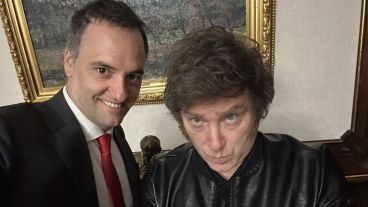 La foto de Adorni con el presidente que compartió el propio vocero.