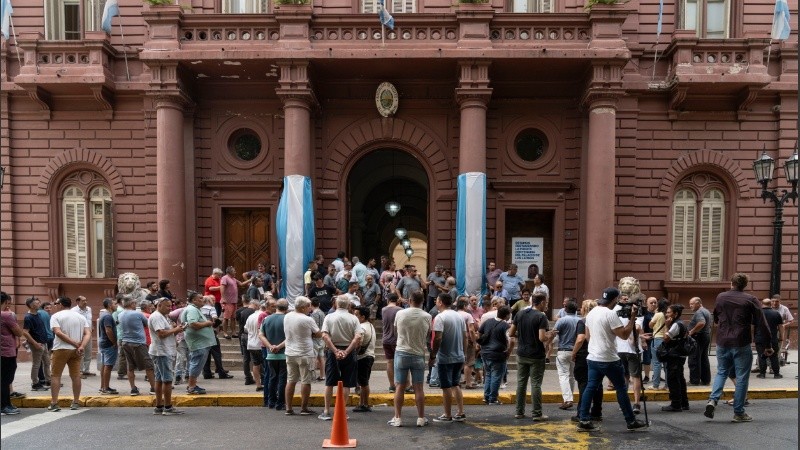 Los choferes de taxis se movilizaron este jueves por la mañana nuevamente en contra de las aplicaciones.