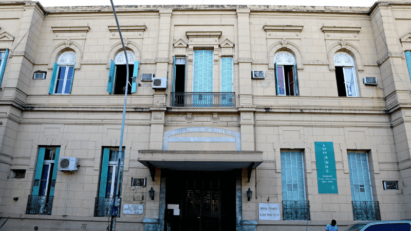 El delincuente se retiró del hospital sin levantar sospecha.