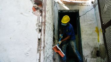 Por seguridad, los trabajadores se retiraron del lugar.