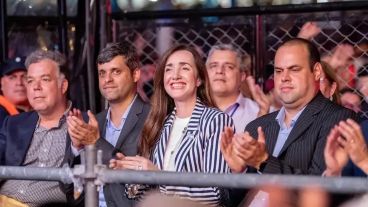 La vicepresidenta se sentó en la platea y observó la octava noche del festival.