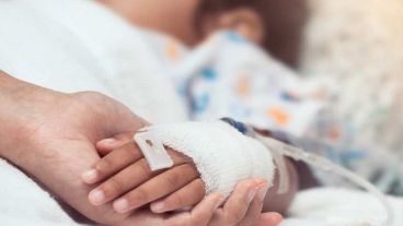 Una niña de 6 años muere después de que un médico confundiese un síntoma de  meningitis con un moratón