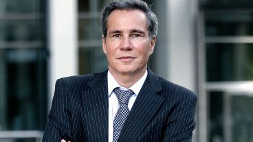 Nisman murió de un disparo en la cabeza en el baño de su departamento.