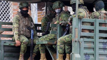 Ecuador militariza carreteras, puertos y aeropuertos