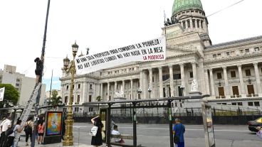 Las inmediaciones del Congreso amaneció con un celoso operativo de seguridad.