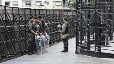 Las inmediaciones del Congreso amaneció con un celoso operativo de seguridad.