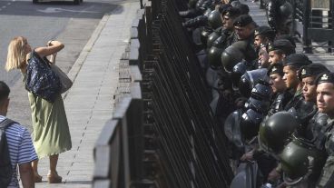 Las inmediaciones del Congreso amaneció con un celoso operativo de seguridad.