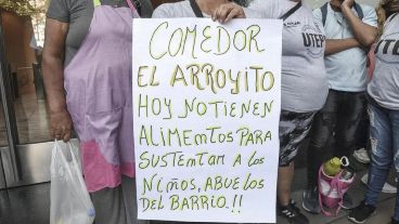 Hubo más de 20 cuadras de cola frente al Ministerio de Capital Humano en Buenos Aires.