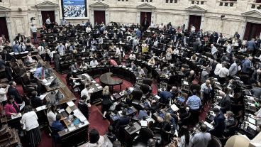 La Cámara de Diputados volviÓ a enviar a comisión el dictamen de mayoría de la ley Ómnibus y se levantó la sesión,