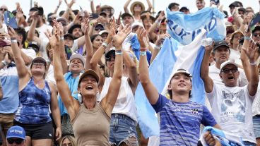 El público se hizo presente en el Jockey Club.