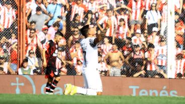 Los de Tevez se afianzan en el torneo.