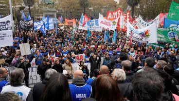 Los manifestantes se concentraban en Plaza San Martín este jueves