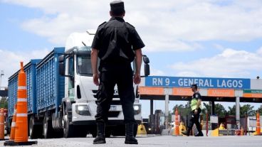 El afluente de camiones se prevé intenso este verano, por lo que se coordinan desvíos en autopista Rosario Santa Fe.