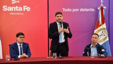 Pullaro con Goity y Enrico en presentación del plan Abre escuela.