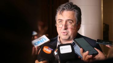 El ministro no esquivó la pregunta sobre el escándalo de policías encausados por delitos graves.