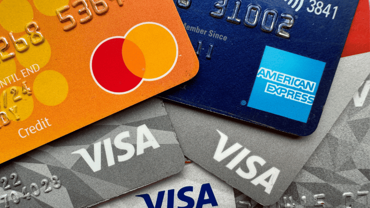 Con la baja de tasas: cuánto pueden cobrar los bancos por refinanciar la tarjeta de crédito