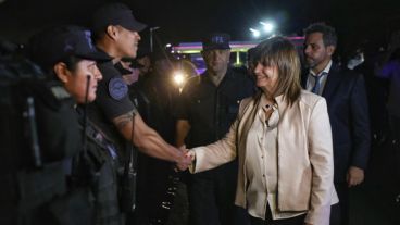 La ministra Bullrich durante su recorrida el lunes en Rosario.