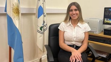 Geraldine Calvella tiene 23 años y fue cuestionada por no contar con experiencia para trabajar en el Renaper.