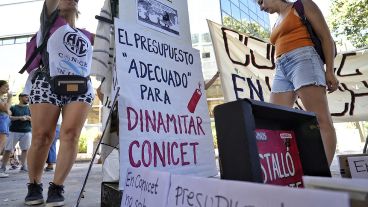 Los directivos de todos los institutos lanzaron su mensaje este miércoles, en sintonía con la jornada de paro de Conicet.