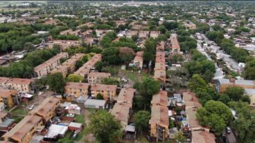 El complejo de viviendas se vio copado por soldaditos y vendedores de droga.