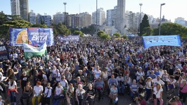 Diferentes generaciones salieron otro año a la calle a decir "nunca más"