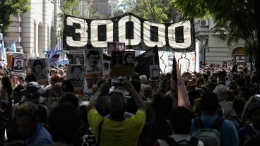 Diferentes generaciones salieron otro año a la calle a decir "nunca más"