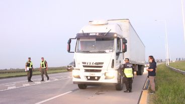 Los controles se hicieron en diversas rutas santafesinas y del limite con Córdoba, donde se detectaron diversos infractores.