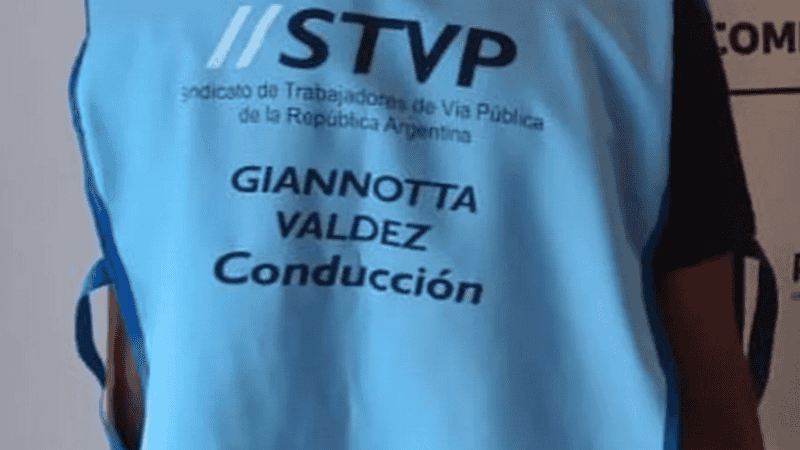 El debut del Sindicato de Trapitos platense fue con dos detenciones.