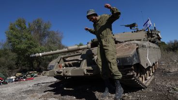 Las fuerzas israelíes se preparaban para el inminente ataque y cerraron el espacio aéreo.