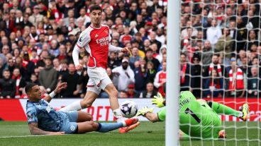 Aston Villa le ganó por 2 a 0 como visitante al Arsenal en la Premier League.