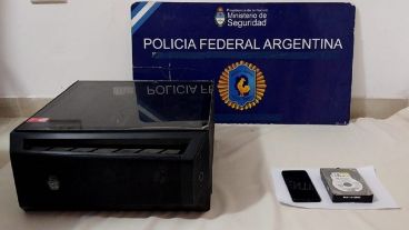 El material secuestrado en el departamento de la pareja, que será enviado a peritar.