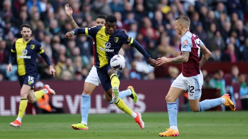 Aston Villa se impuso por 3 a 1 frente al Bournemouth.