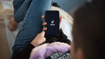 TikTok compartió una guía con recomendaciones para proteger a menores de edad que usan la red social.