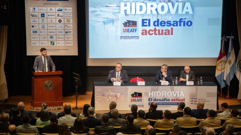 Acto de apertura del XVIII Encuentro Argentino de Transporte Fluvial que organiza el Instituto de Desarrollo Regional (IDR).