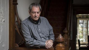 El escritor Paul Auster murió a los 77 años.