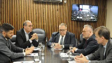 Pullaro y Lewandosky, frente a frente, en la Bolsa durante el Encuentro Argentino de Transporte Fluvial