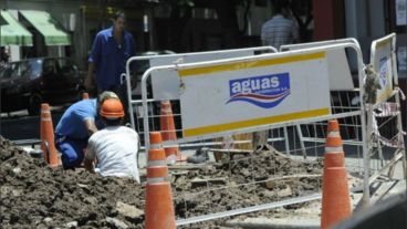 Los ingreso de Aguas no cubren ni el 50% del costo operativo de la empresa