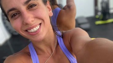 Cinthia Fernández mostró las huellas que le deja el entrenamiento físico.