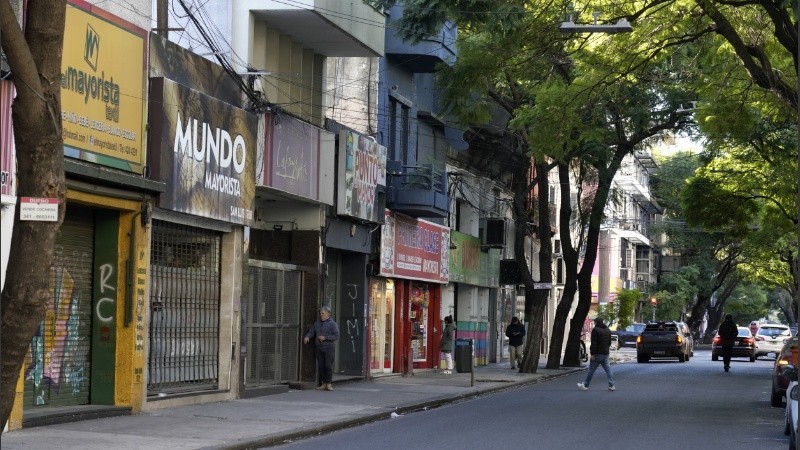 Una recorrida por el centro de la ciudad este 9 de mayo revela que hay poco movimiento, pero que algunos negocios abrieron.