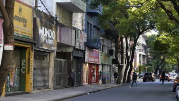 Una recorrida por el centro de la ciudad este 9 de mayo revela que hay poco movimiento, pero que algunos negocios abrieron.