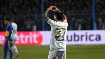 Mateo Coronel, único goleador de la noche en Tucumán.