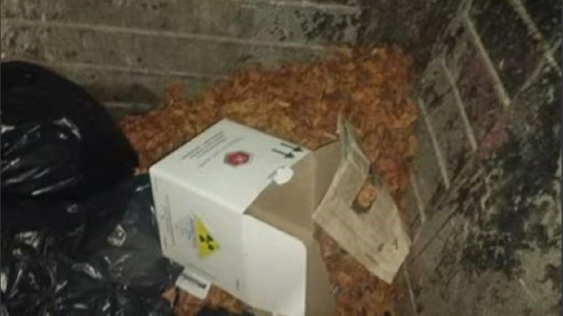 La caja encontrada en Chacarita, sin el material radiactivo en su interior.