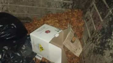 La caja encontrada en Chacarita, sin el material radiactivo en su interior.