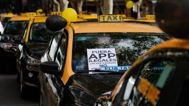 Los taxistas plantean un desfasaje del 130% y piden una recomposición del 50.