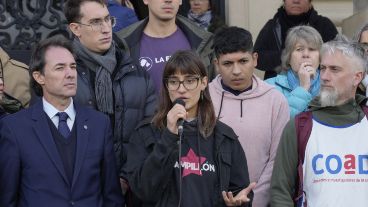 Los estudiantes amenazados.