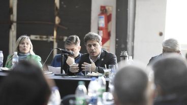 El gobernador bonaerense Kicillof estuvo con referentes peronistas y aliados en Rosario.